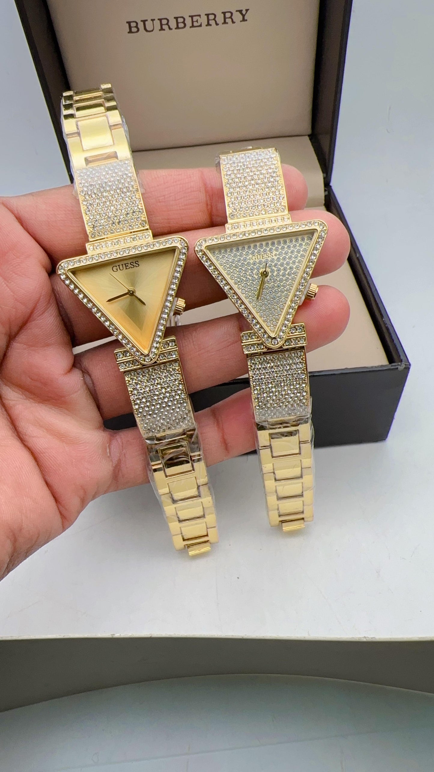 GUESS LADIES TRIANGLE