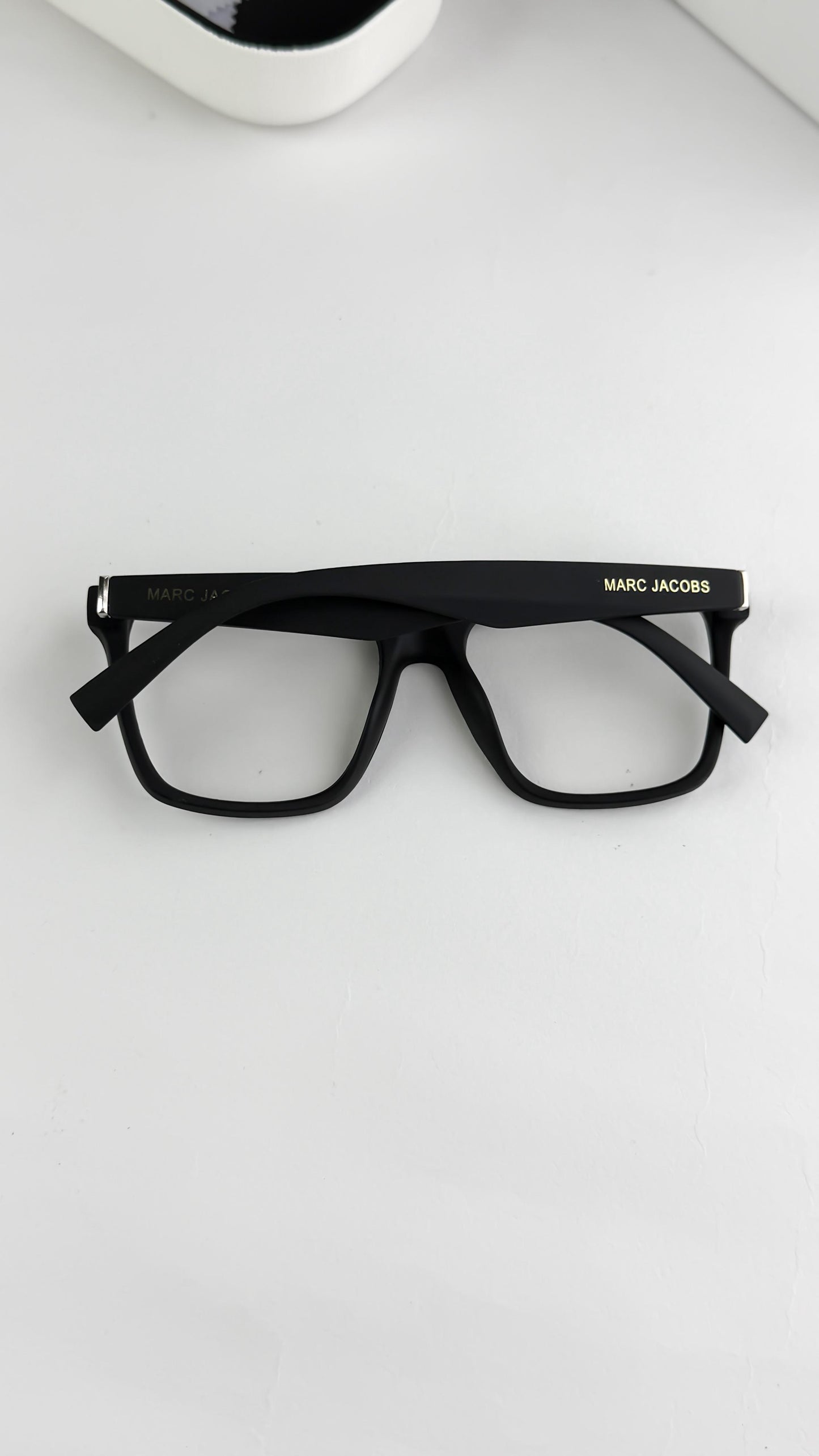 MARC JACOBS BLACK