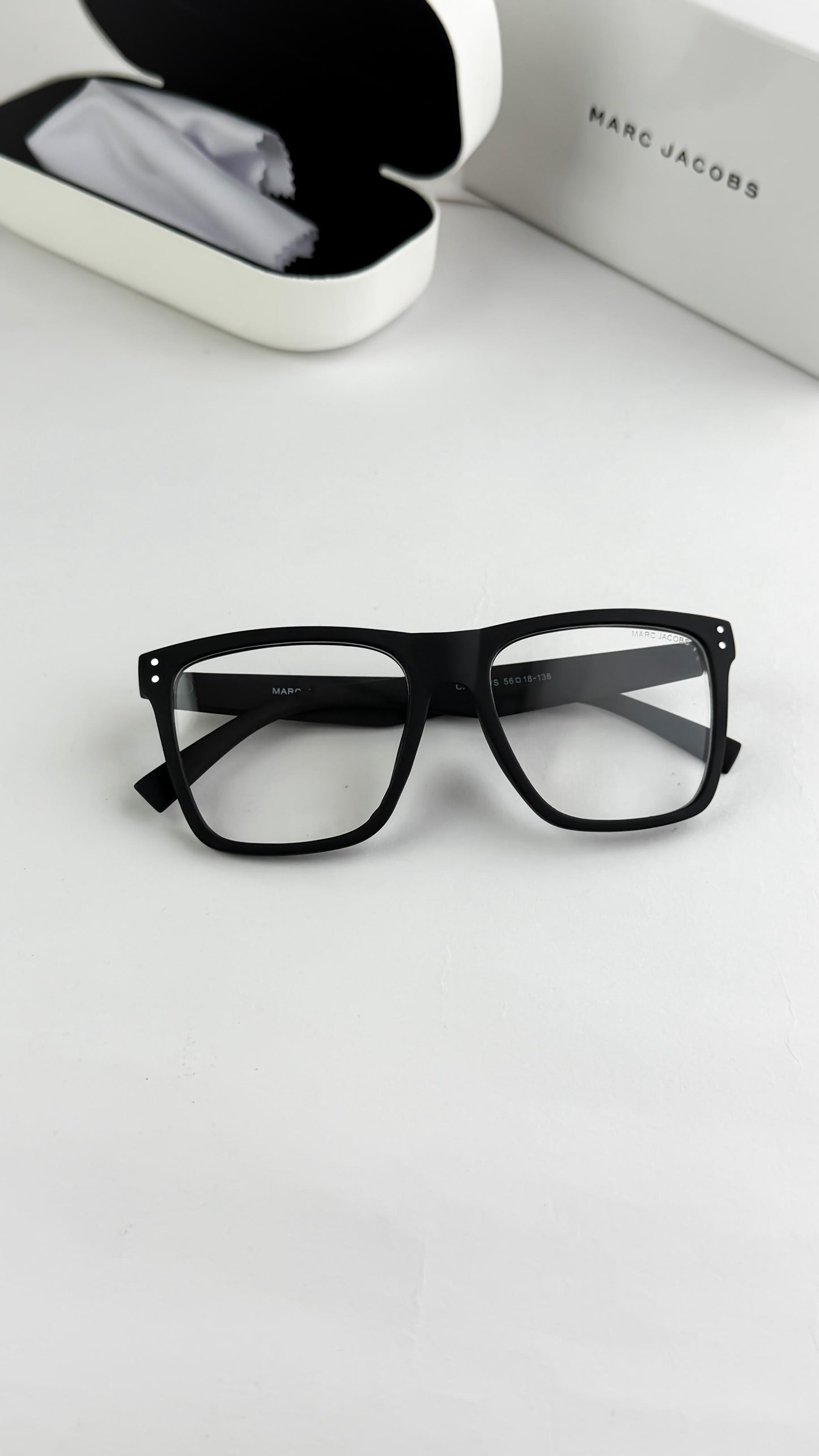 MARC JACOBS BLACK