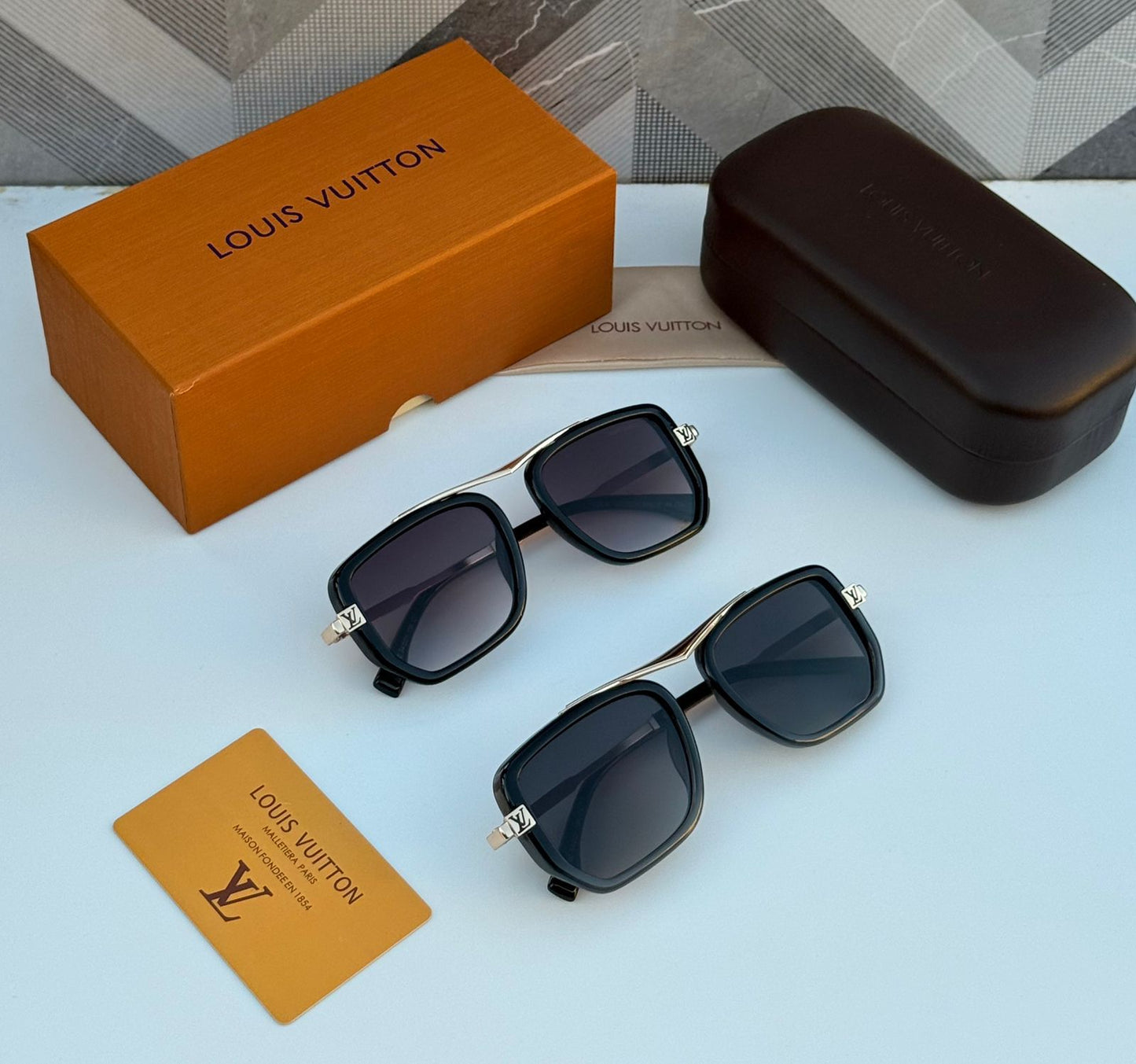LV-SUNGLASSESS