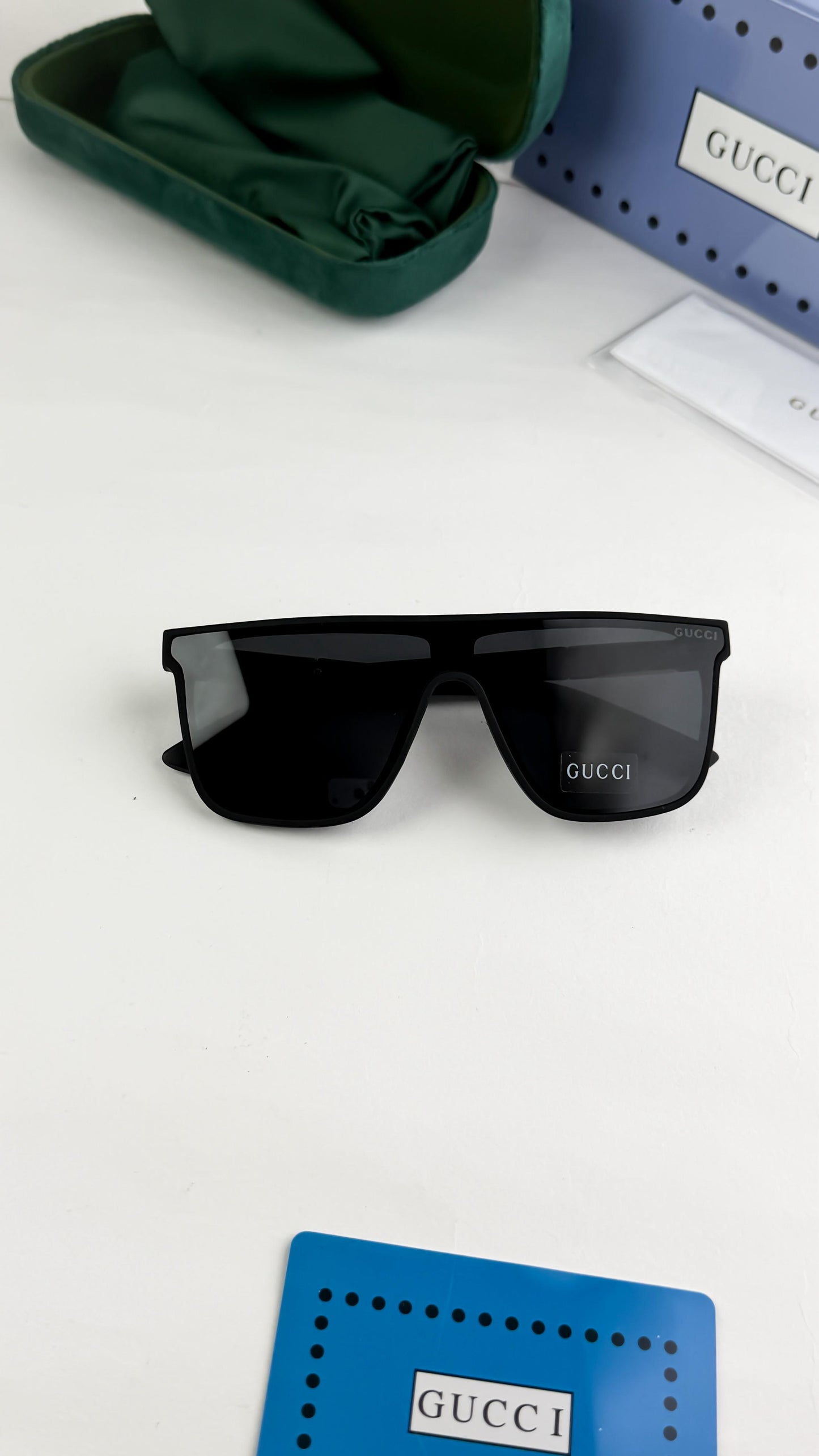 GUCCI BLACK SUNGLASSES