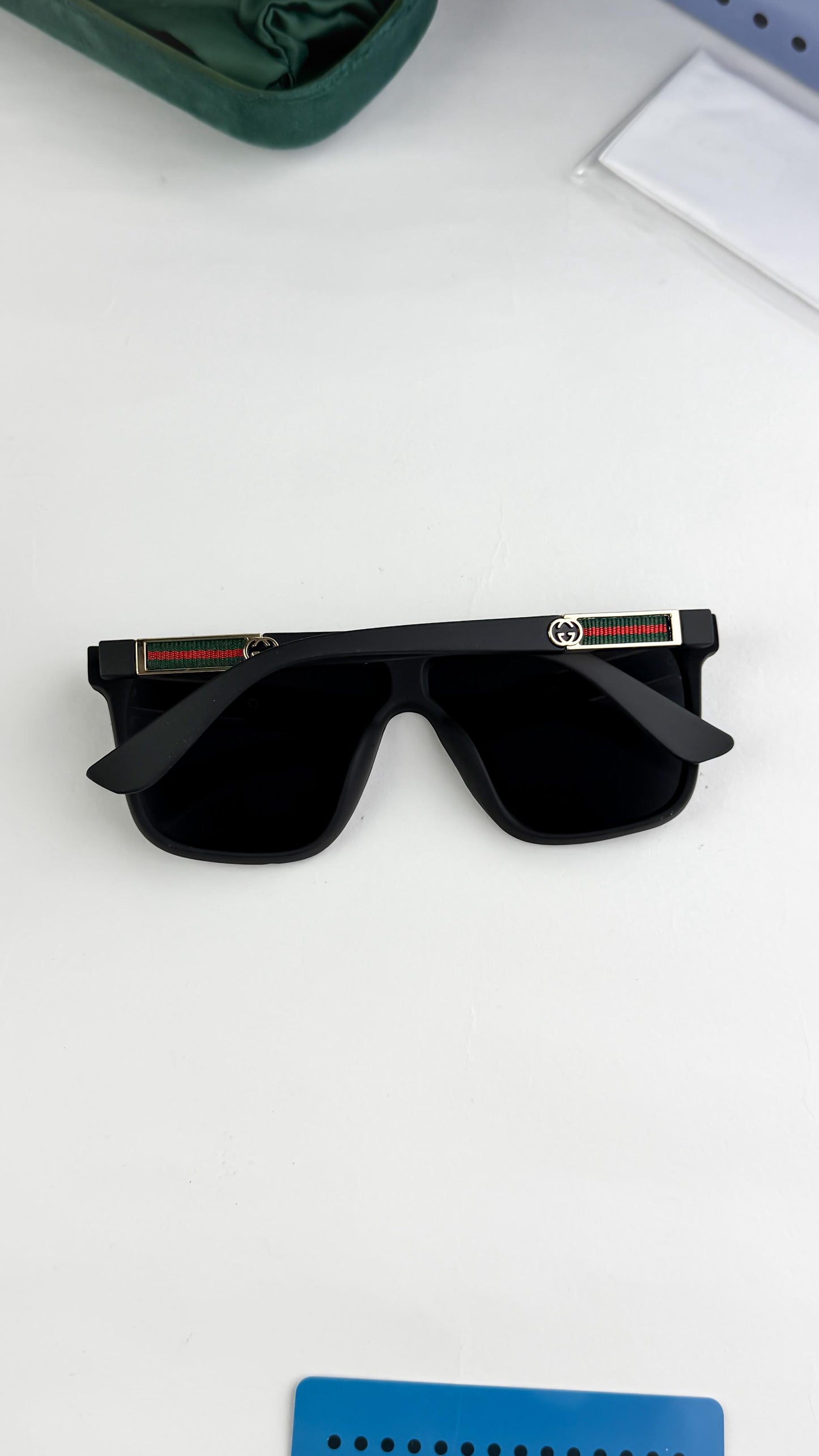 GUCCI BLACK SUNGLASSES