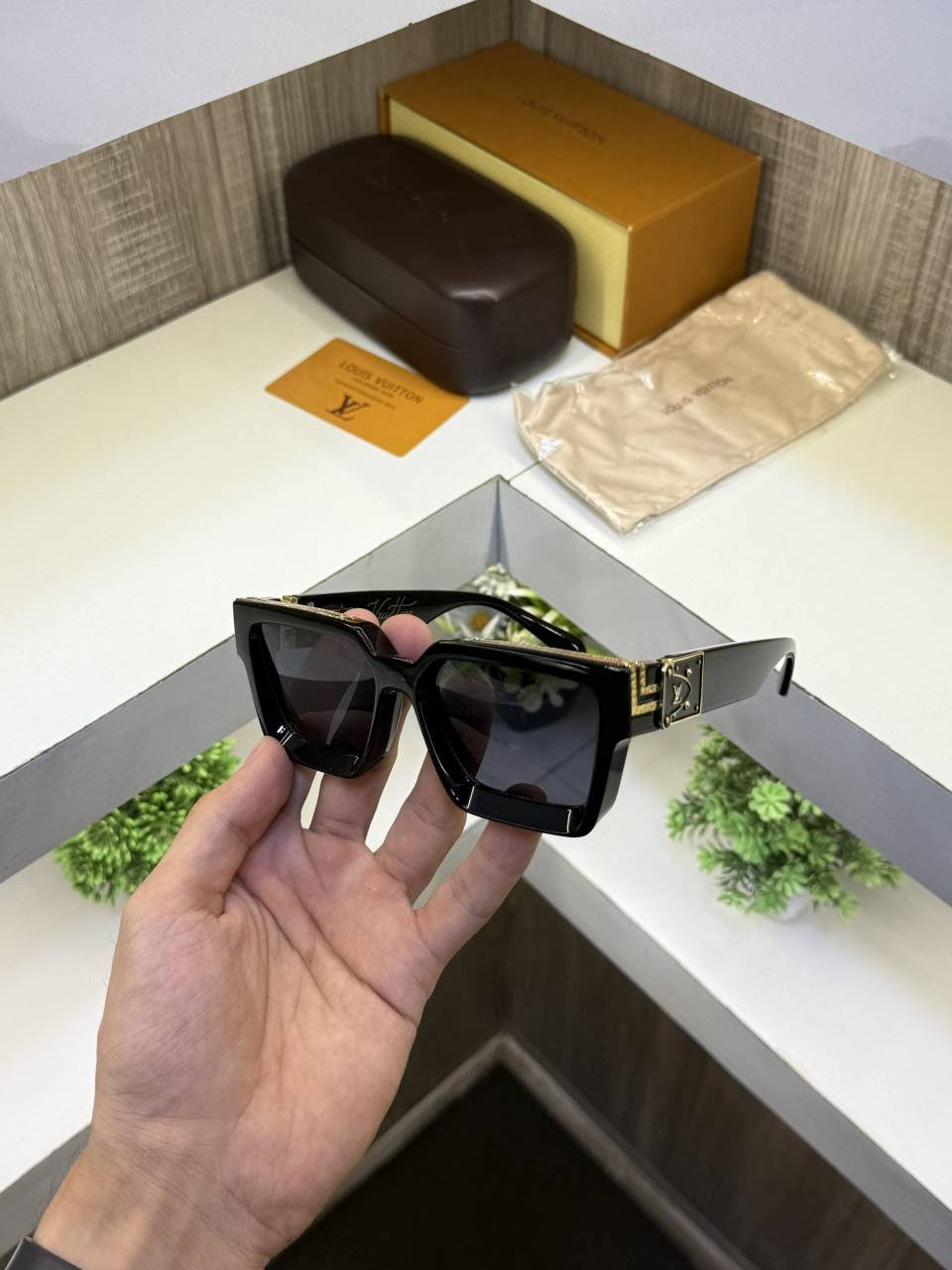 LOUIS VUITTON SUNGLASSES