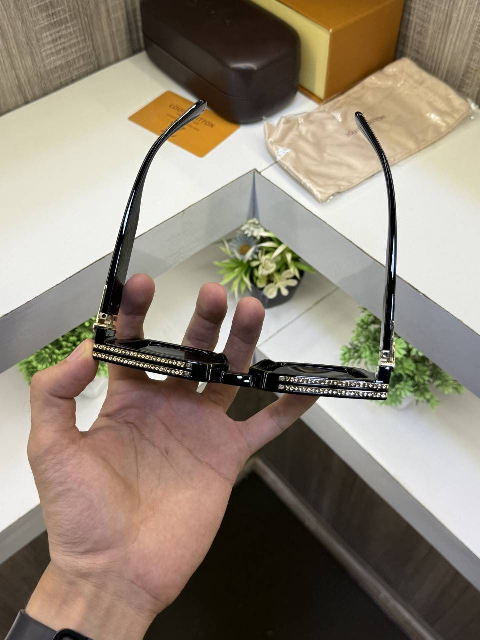 LOUIS VUITTON SUNGLASSES
