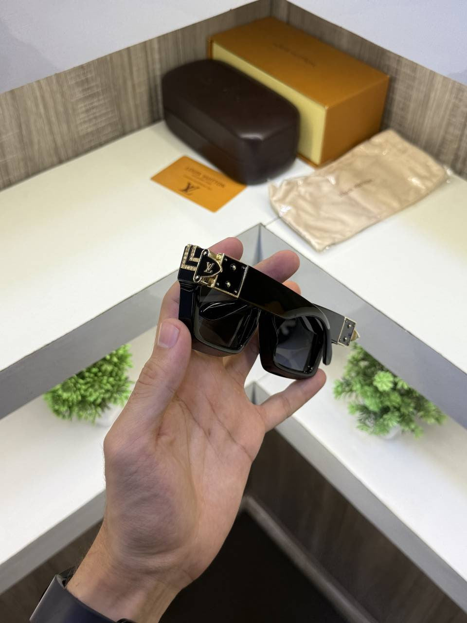 LOUIS VUITTON SUNGLASSES